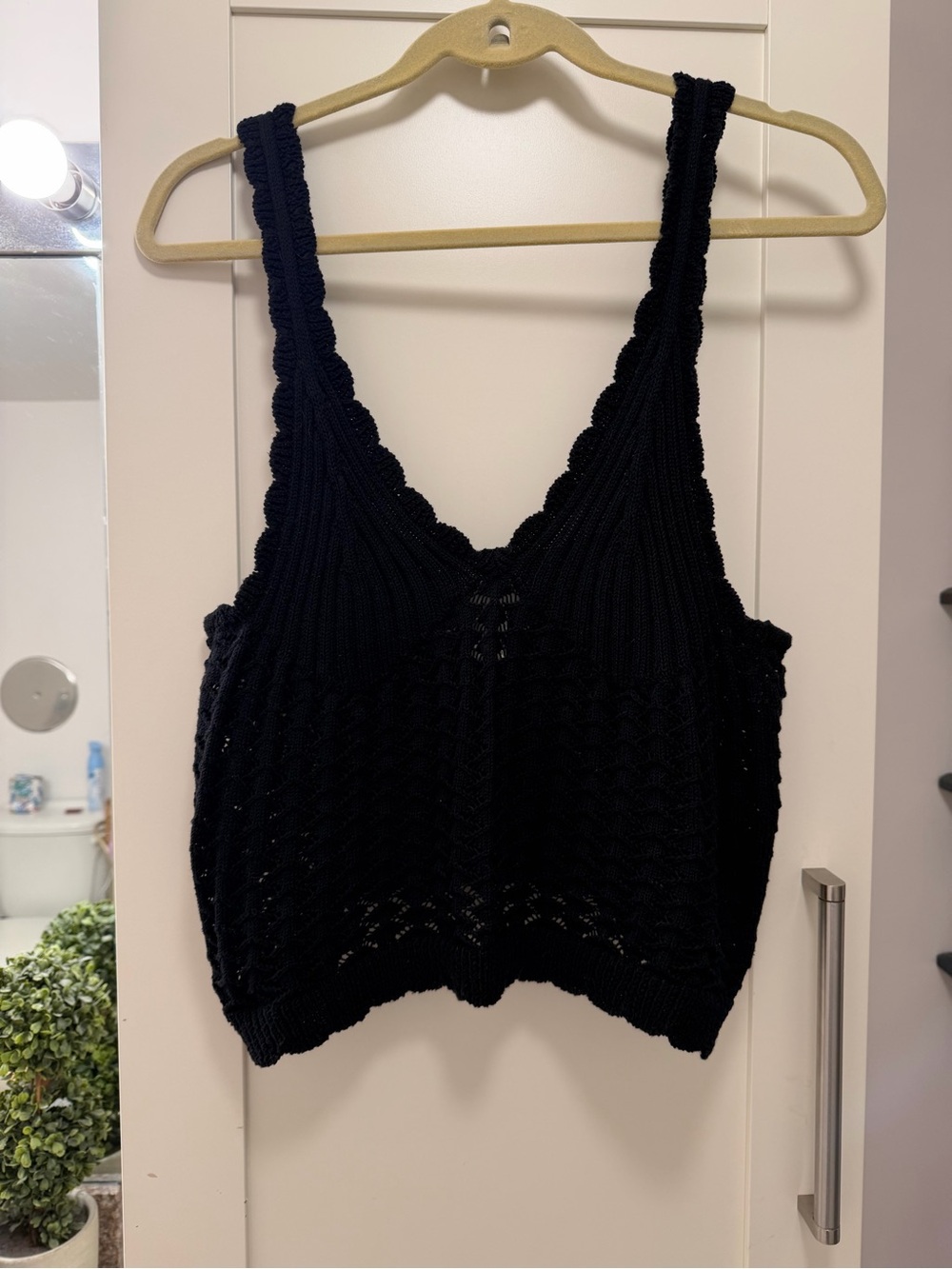 H&M Black Knit Scallop-Edge Cropped Tank